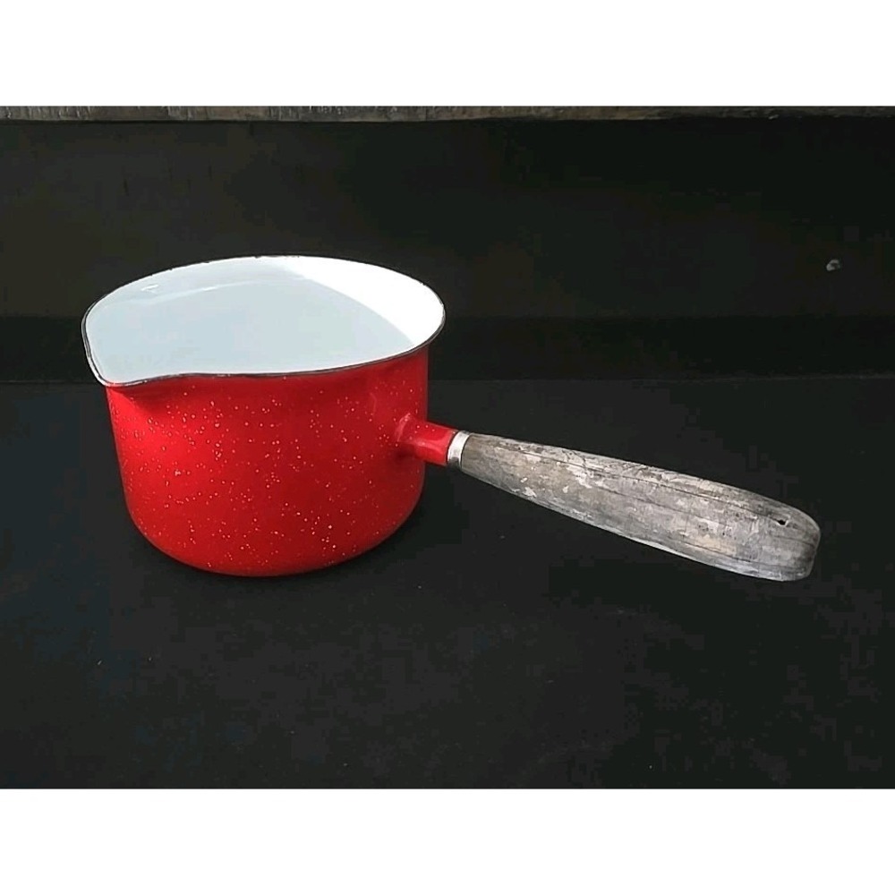 Red w‎ white speckle enamel saucepan / butter warmer w pour spout & wood handle